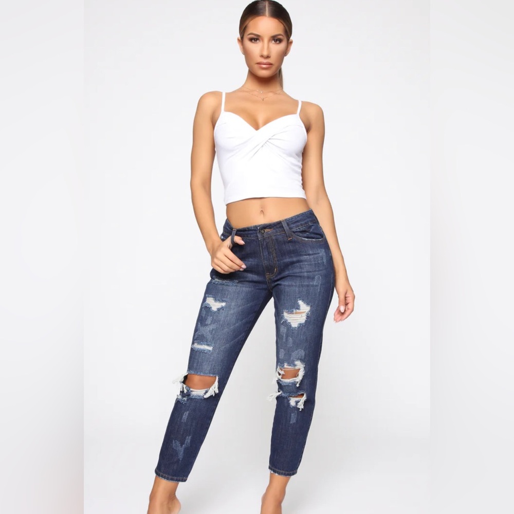 Fashion Nova Sierra Distressed Boyfriend
Jeans size 3